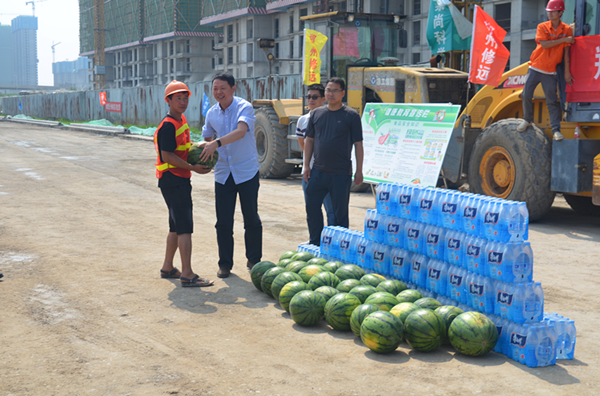 九州官方网站_九州(中国)
开展夏季送清凉慰问市政工程一线活动